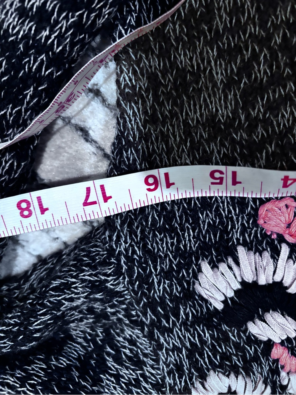American Eagle marked floral embroidered sweater small - Picture 4 of 6